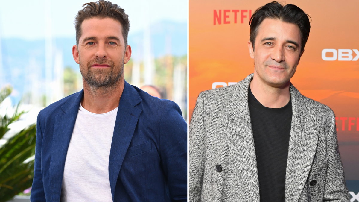 Scott Speedman und Giles Marini posieren auf dem roten Teppich