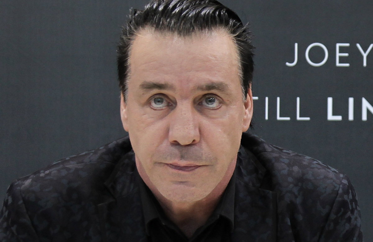 Till Lindemann guckt ernst