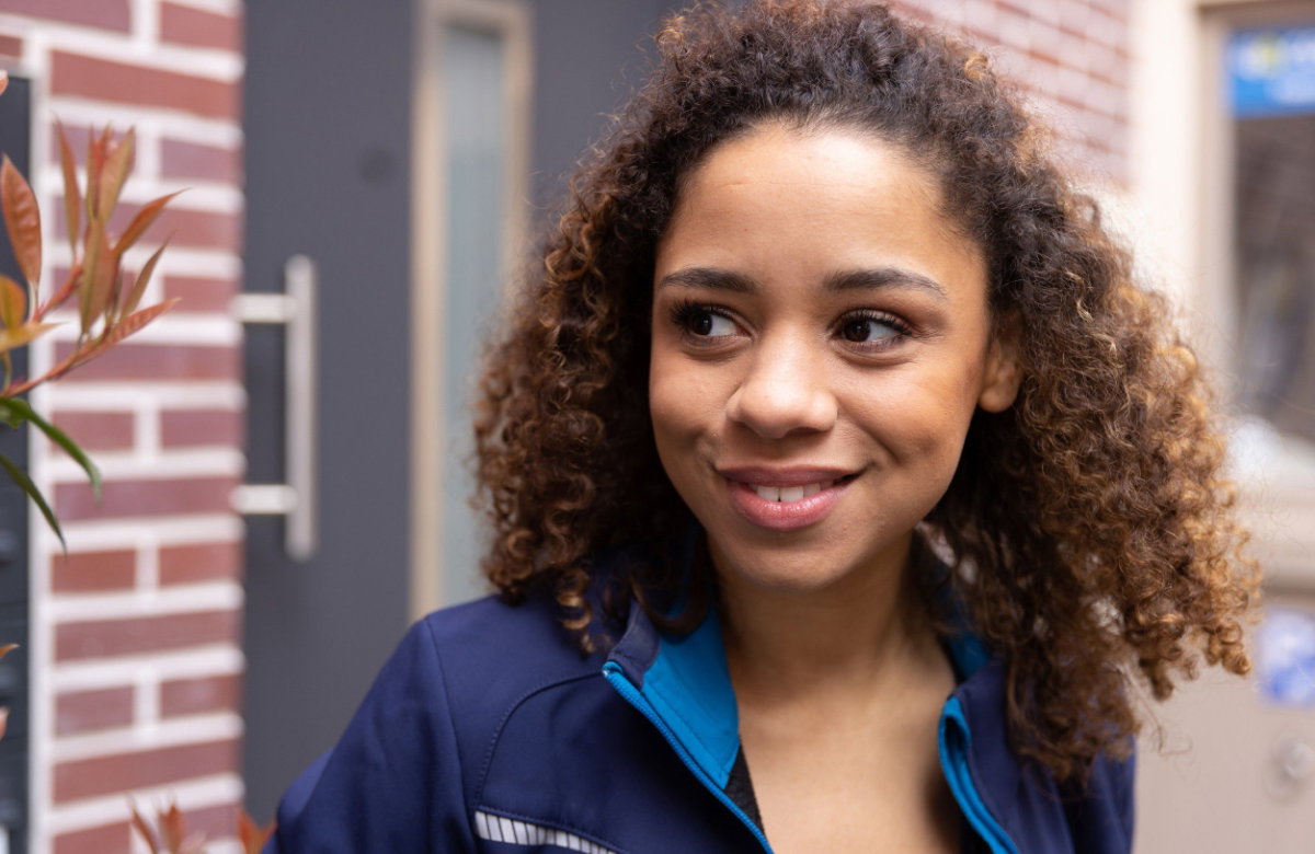"Unter uns": Jess guckt verschmitzt
