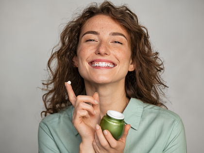 Anti-Aging: Schneckenschleim, Kollagen und Co. - Diese Power-Wirkstoffe gibt es jetzt auch vegan