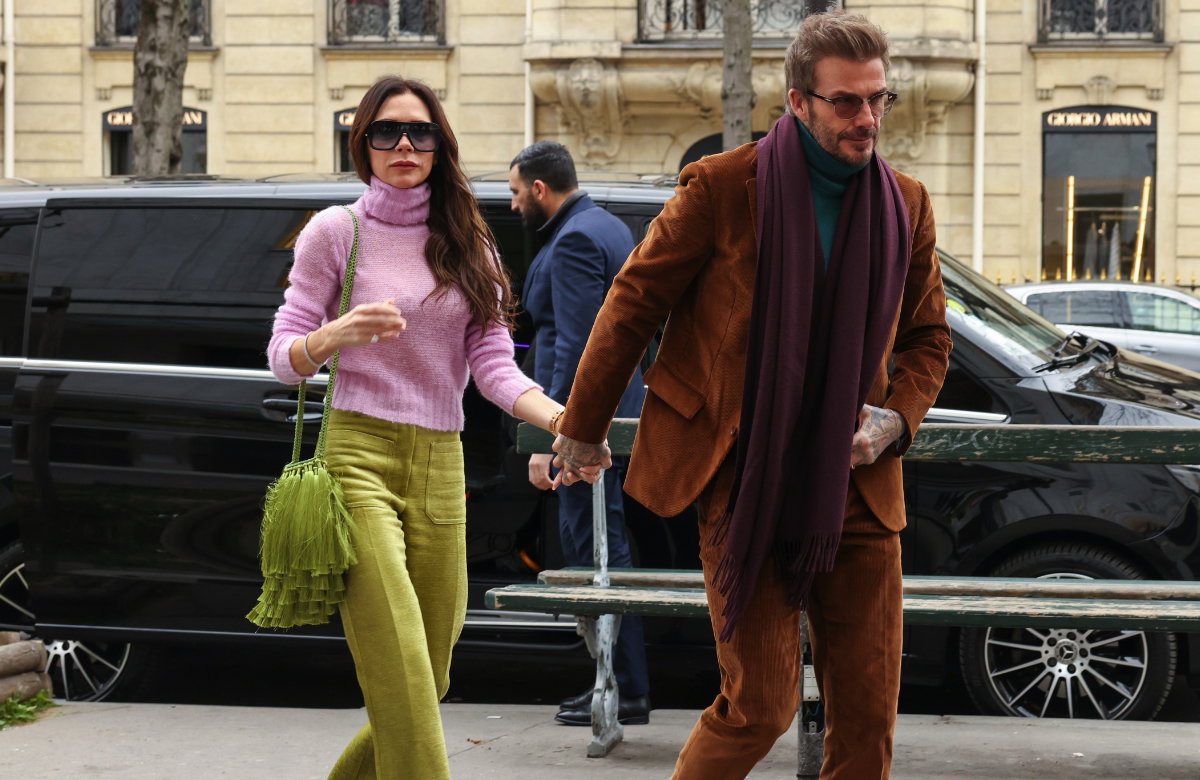 Victoria und David Beckham Hand in Hand.