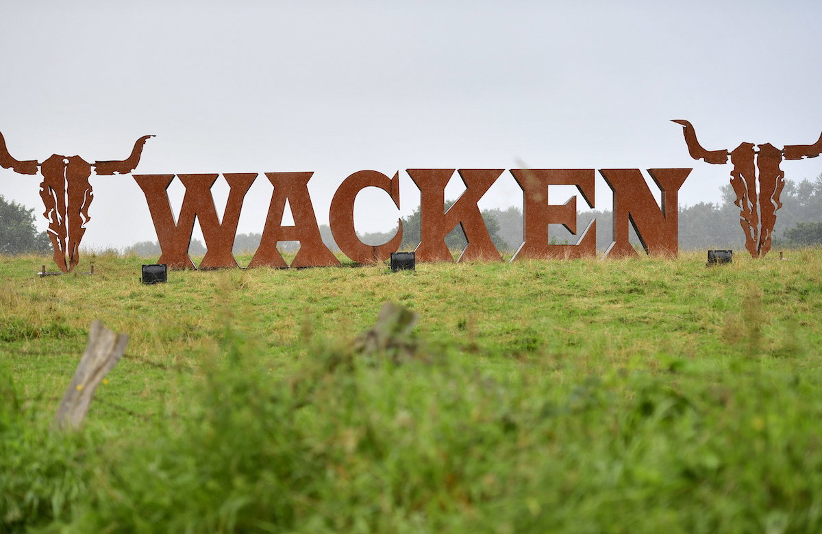 Wacken Schriftzug auf Wiese