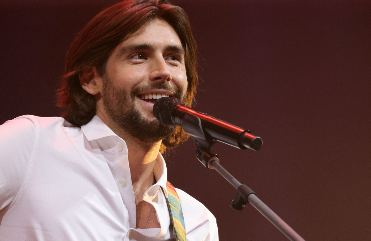 Alvaro Soler singt
