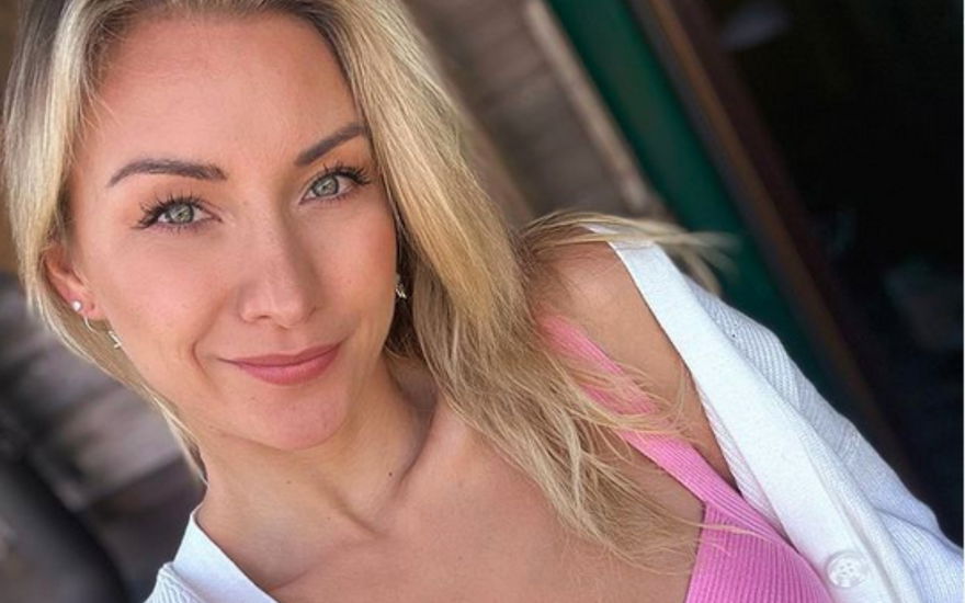 Anna-Carina Woitschack lächelt