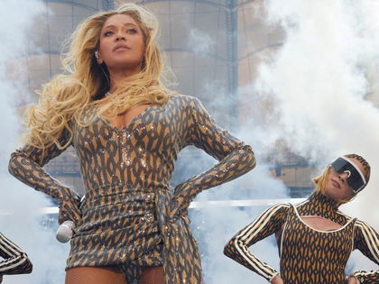 Beyoncé: Nippel-Blitzer auf der Bühne? Tänzer muss eingreifen 