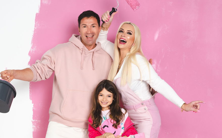 Lucas Cordalis, Daniela Katzenberger und Tochter Sophia mit linker Wandfarbe