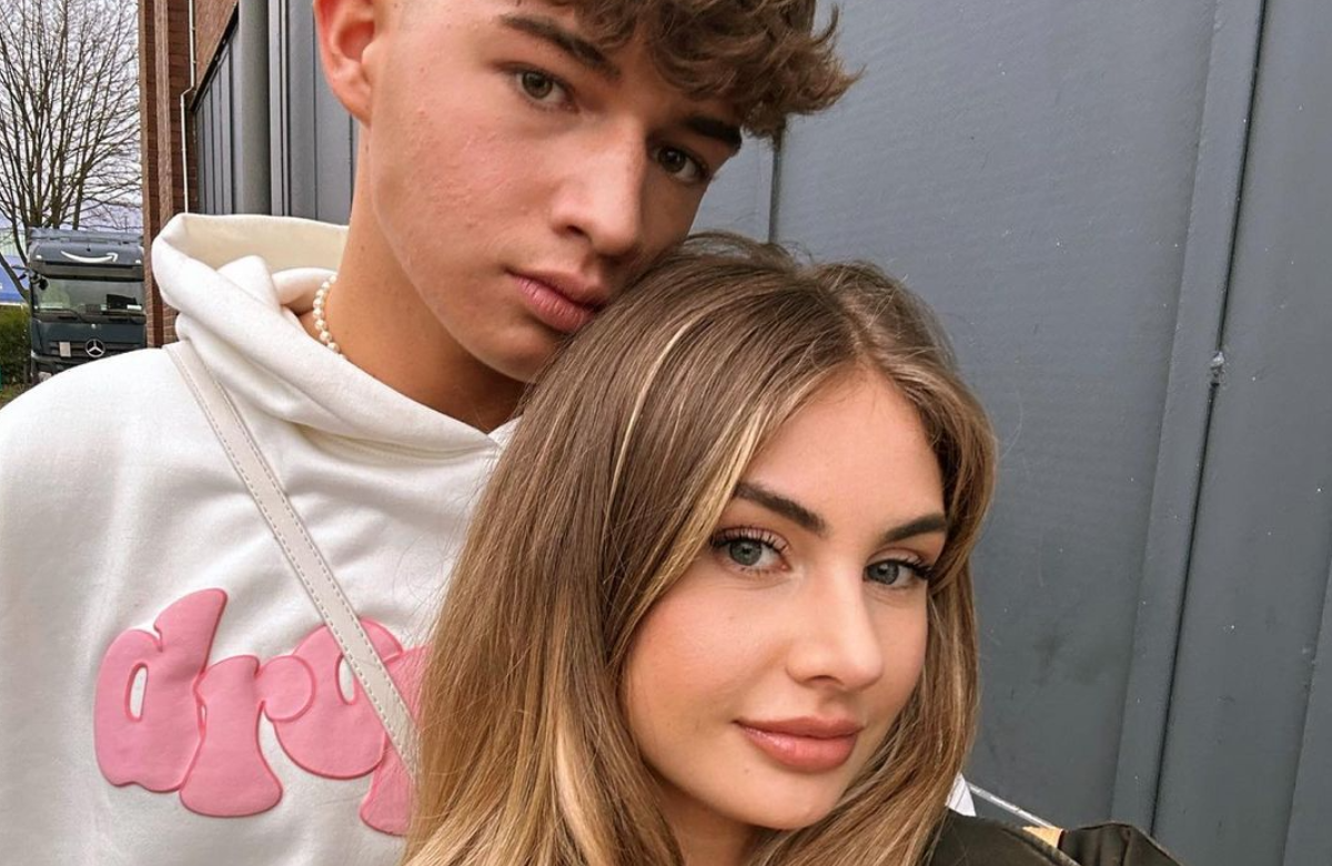 Yasmin Vogt und Garry Secret machen ein Selfie