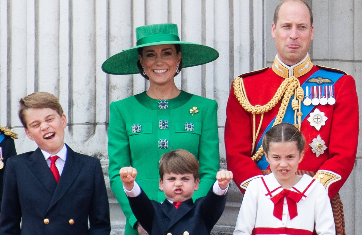 Prinzessin Kate, Prinz William, Prinz George, Prinz Louis, Prinzessin Charlotte auf dem Palast-Balkon