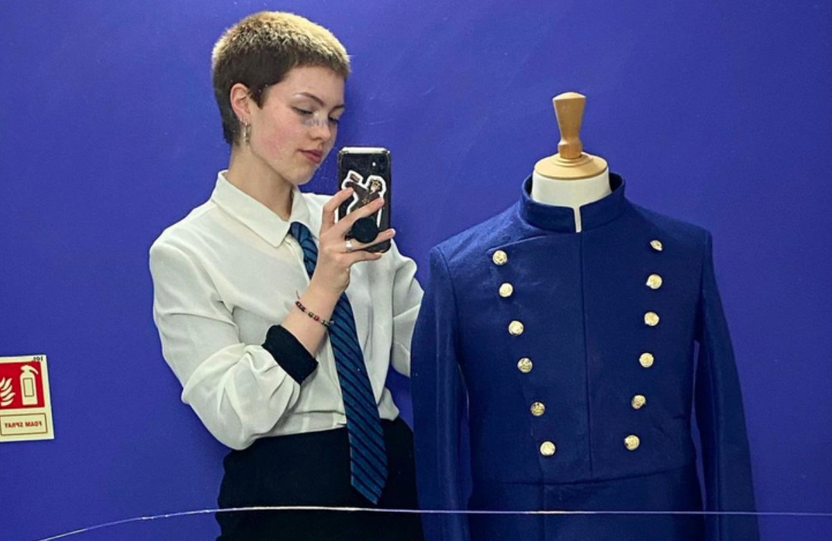 Helen Kelly Spiegelselfie mit Kostümdesign in London