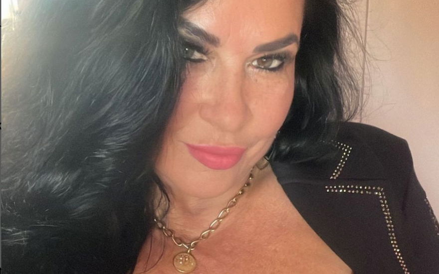 Selfie von Iris Klein mit pinken Lippen