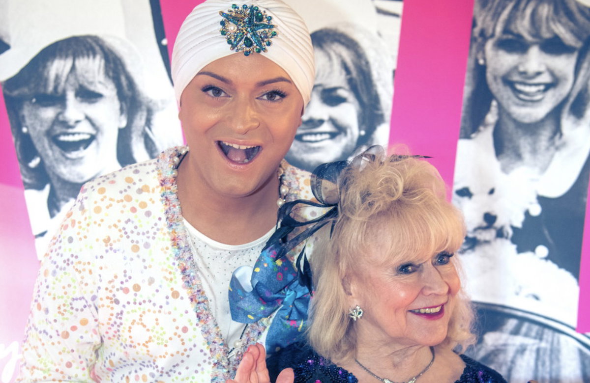 Julian F. M. Stoeckel lacht mit Eva Jacobs
