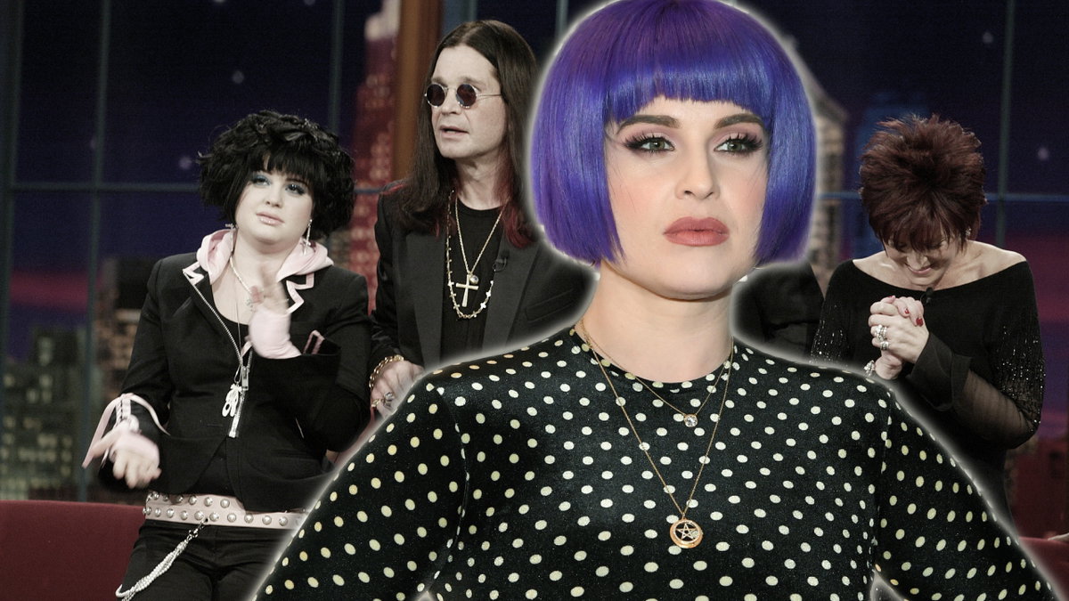 Kelly Osbourne guckt ernst, im Hintergrund steht sie mit ihren Eltern Ozzy und Sharon