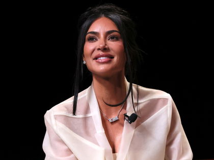Laut Kim Kardashian: Lila Zahnpasta ist DIE Geheimwaffe für weiße Zähne