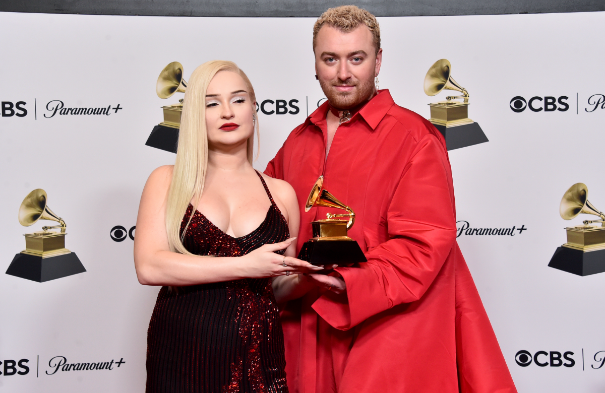 Kim Petras und Sam Smith mit ihrem Grammy