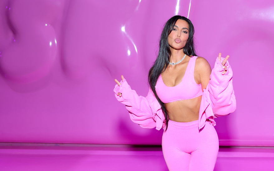 Kim Kardashian im pinkfarbenen Skims Pop-Up-Store