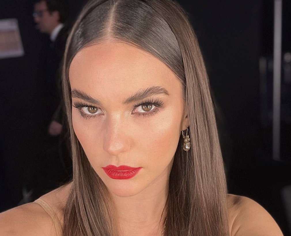 Renata Lusin macht ein Selfie