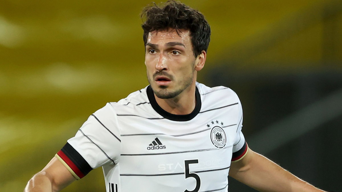 Mats Hummels im DFB-Trikot auf dem Fußballfeld