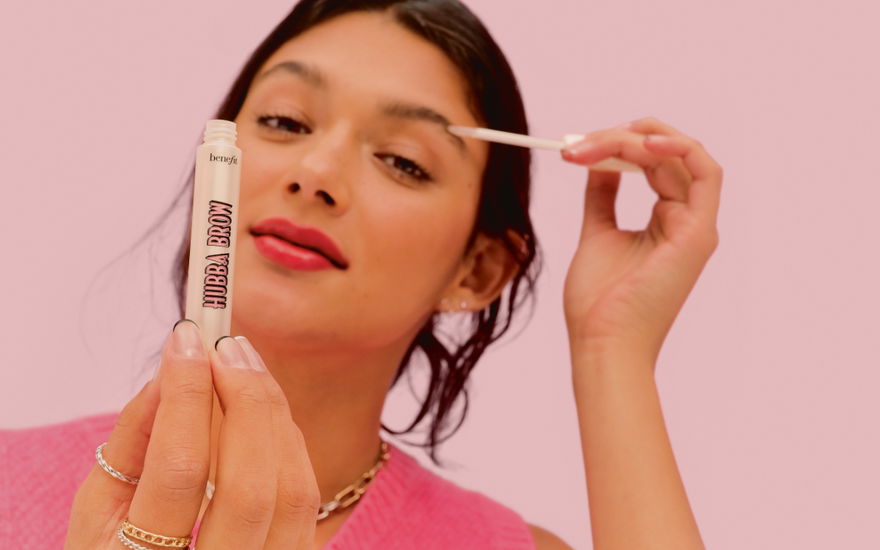 Volle Augenbrauen: Endlich gibt es ein Brow-Serum von Benefit Cosmetics!