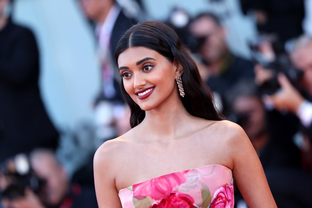 Neelam Gill auf dem roten Teppich in Venedig