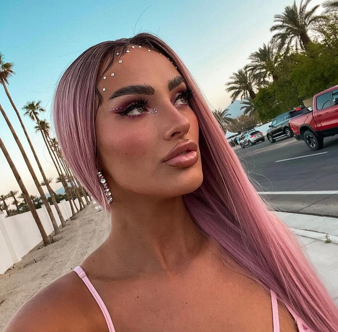 Paulina Ljubas auf dem Weg zum Coachella 2023