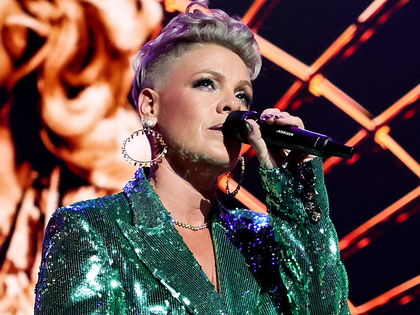 Rammstein: Pink schwärmt bei Konzert von der Band - Publikum reagiert eindeutig 