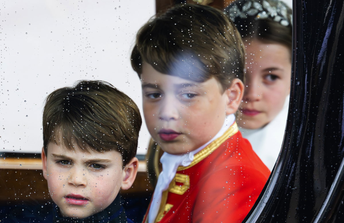 Prinz Louis, Prinz George und Prinzessin Charlotte in der Kutsche nach der Krönung im Mai.