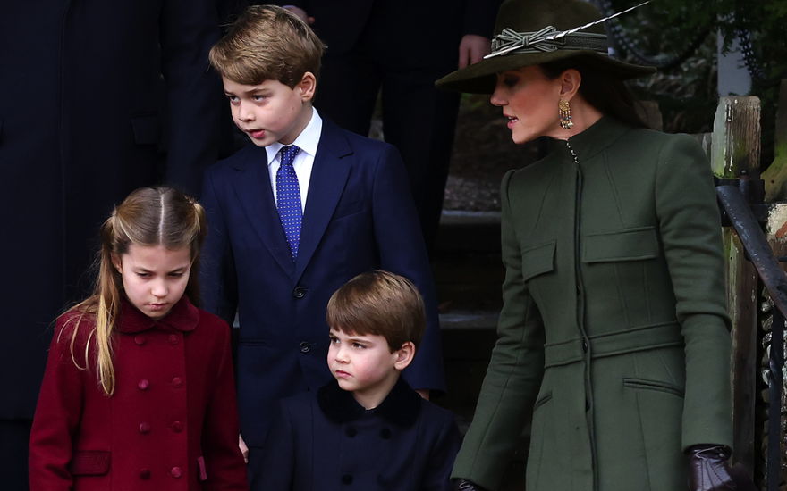 Prinzessin Charlotte, Prinz George und Prinz Louis mit ihrer Mama Prinzessin Kate.