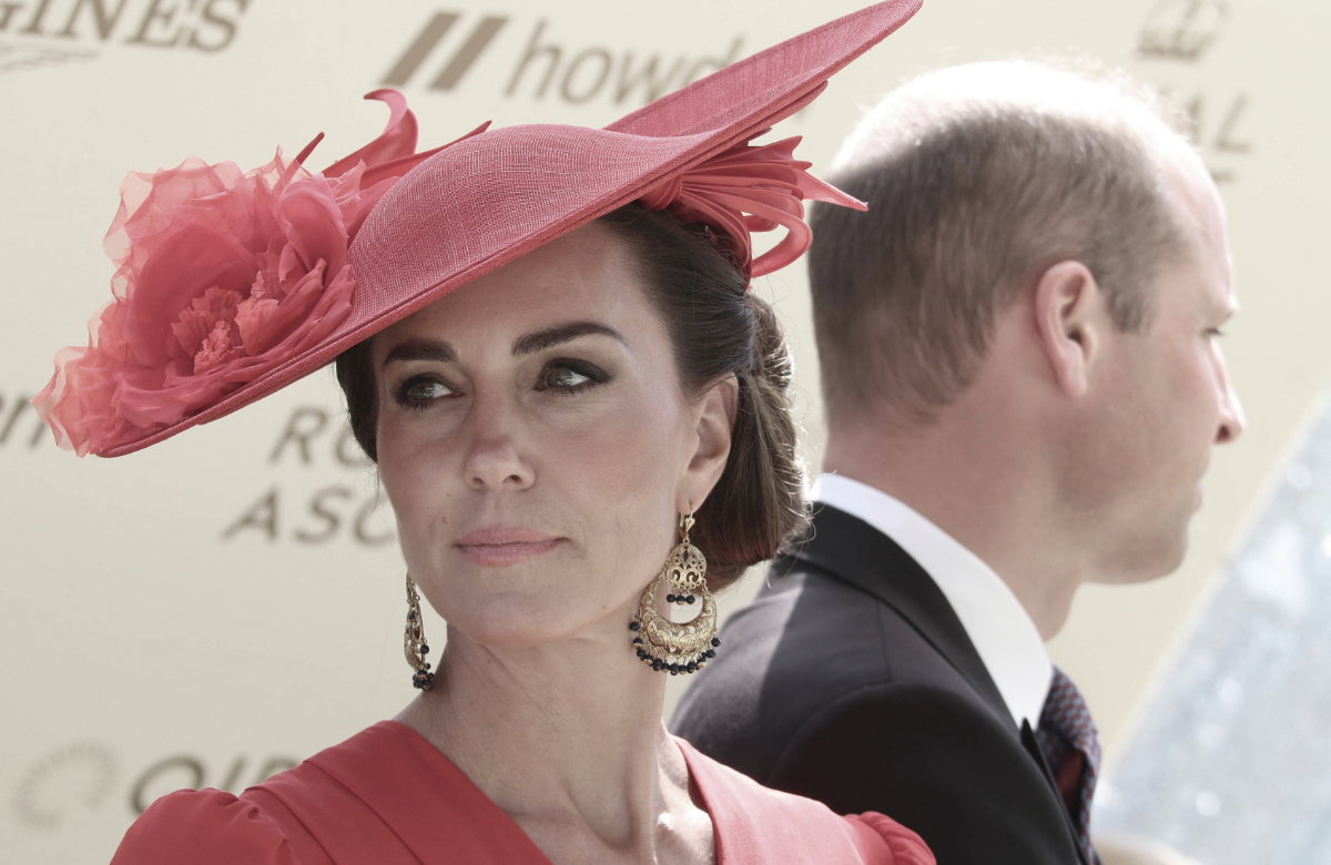 Prinzessin Kate guckt in Ascot ernst zur Seite