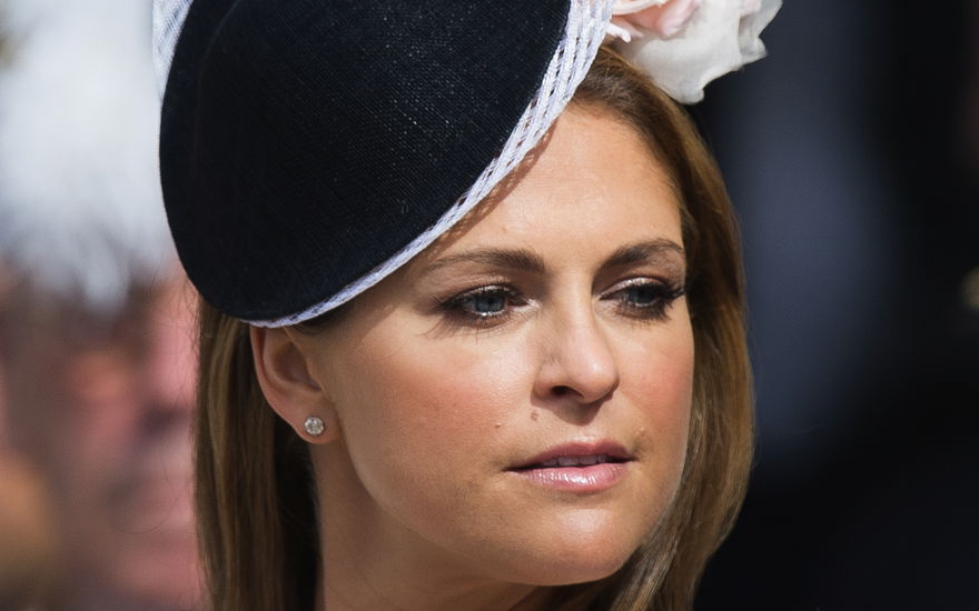 Prinzessin Madeleine guckt unsicher.