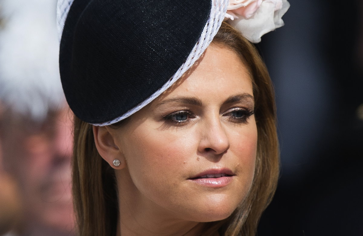 Prinzessin Madeleine guckt unsicher.