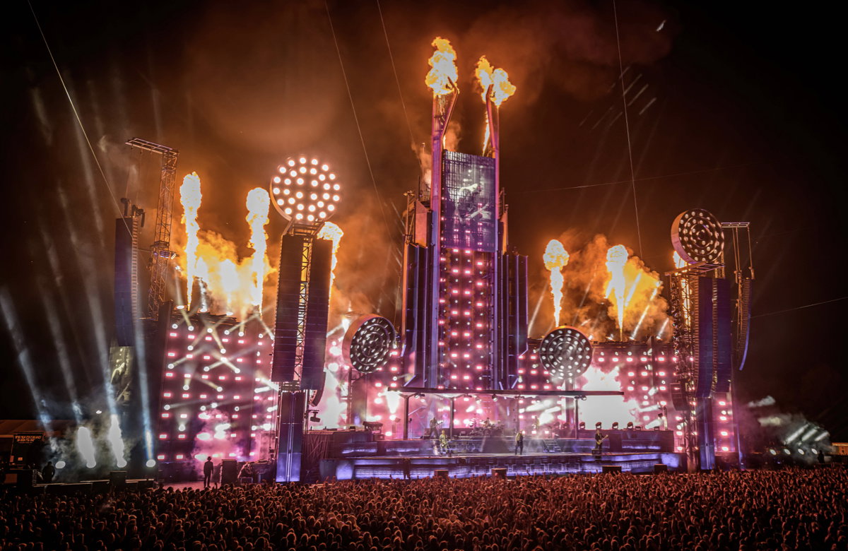 Rammstein auf der Bühne bei ihrer Europa Stadion Tour 2023