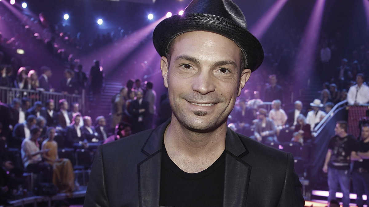 Roger Cicero mit schwarzem Hut