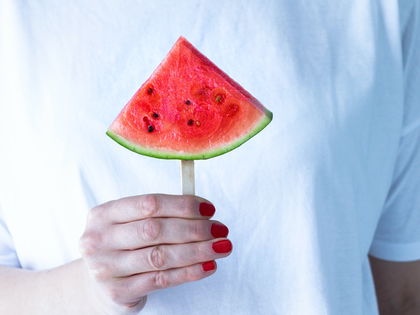 Nagellack-Trend 2023: Fruchtig-frisch! Wassermelonen-Nails sind angesagt 