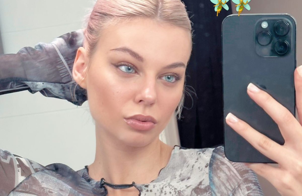 Selma May Selfie mit dem Handy