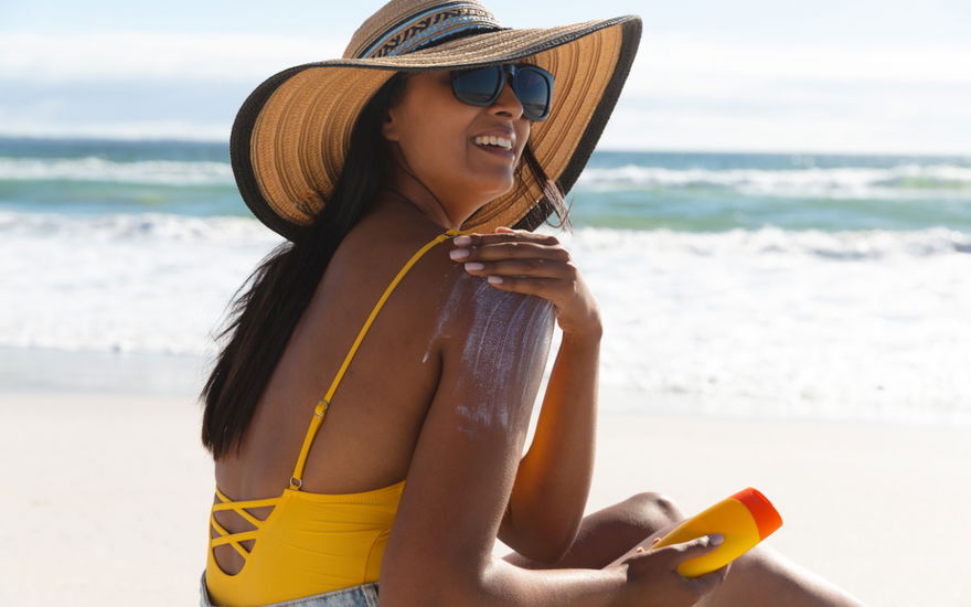 Laut Dermatologen: DAS ist die beste Sonnencreme aus der Drogerie