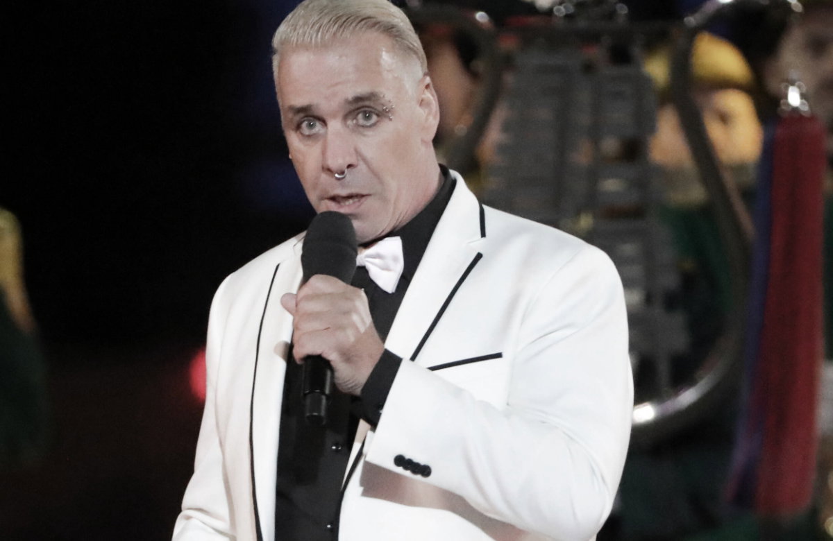 Till Lindemann von Rammstein mit Mikrofon