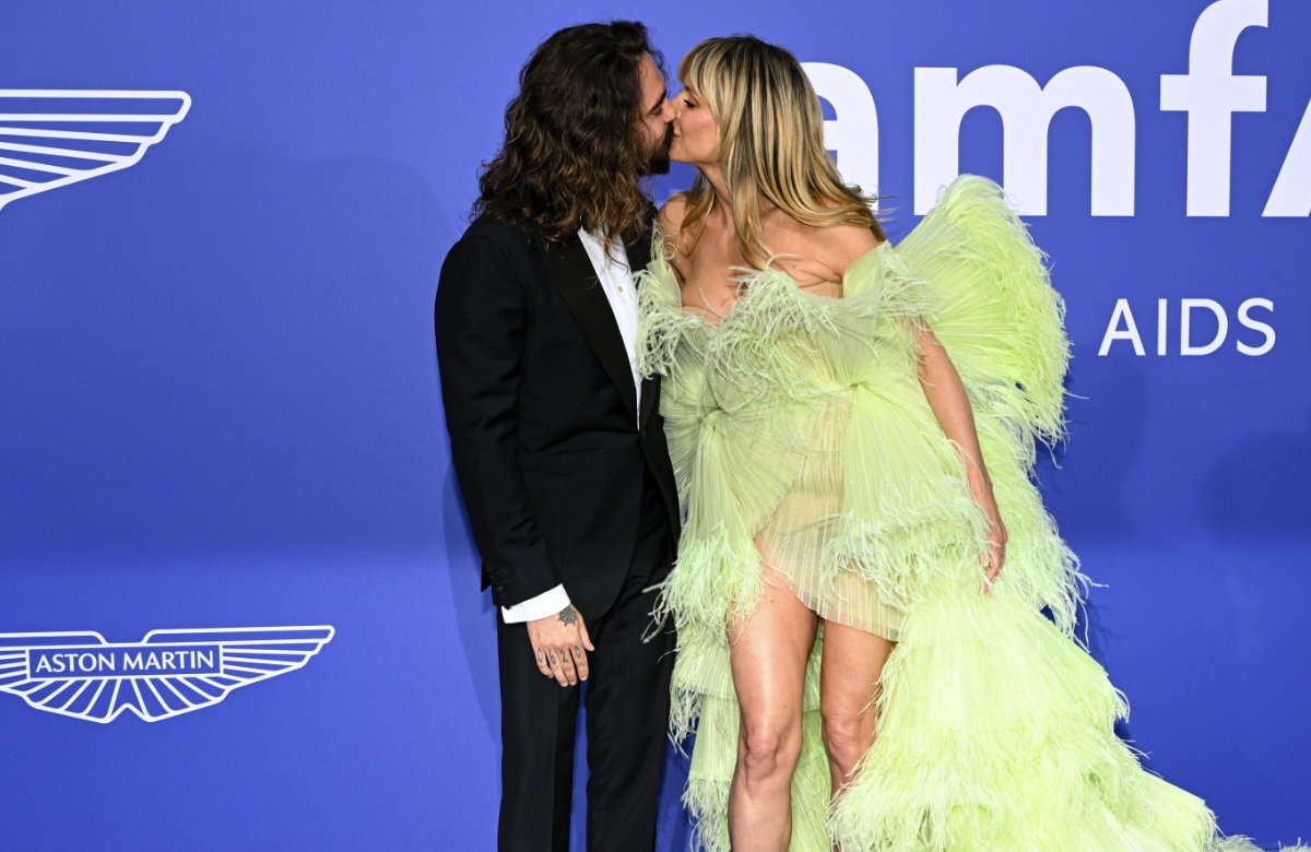 Tom Kaulitz und Heidi Klum küssen sich