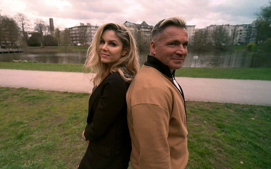Yvonne Woelke und Peter Klein lehnen sich Rücken an Rücken aneinander