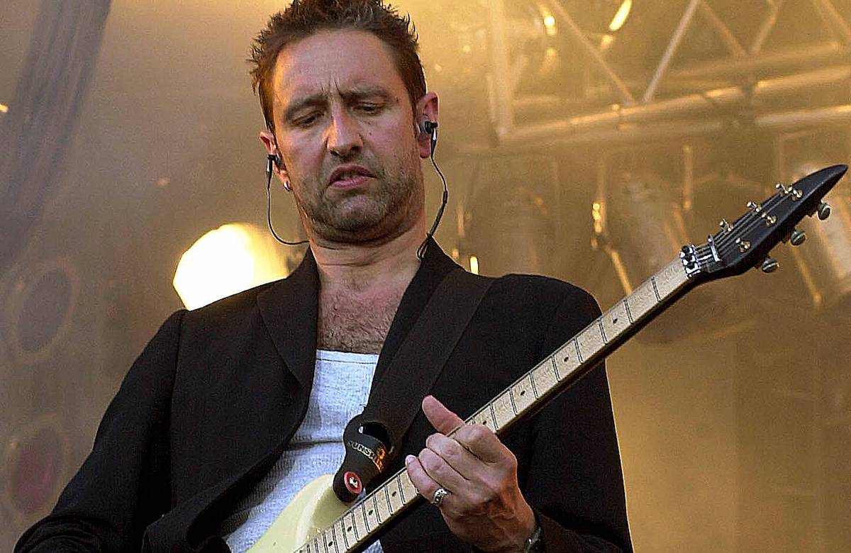 Andreas Becker spielt Gitarre