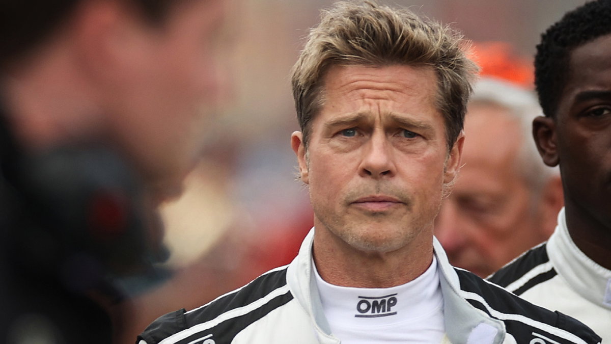 Brad Pitt mit ernstem Gesichtsausdruck