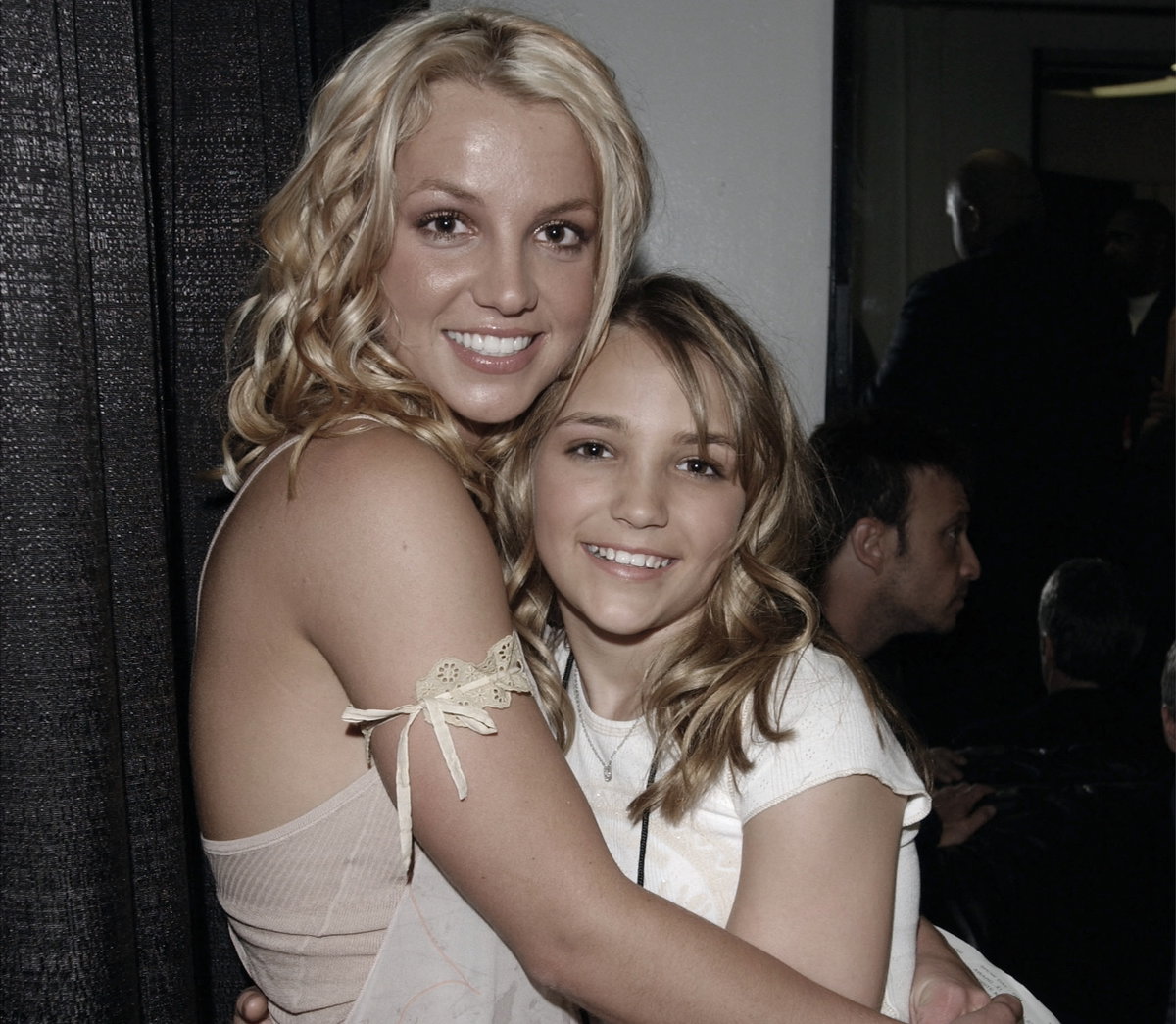 Britney Spears umarmt ihre kleine Schwester Jamie Lynn