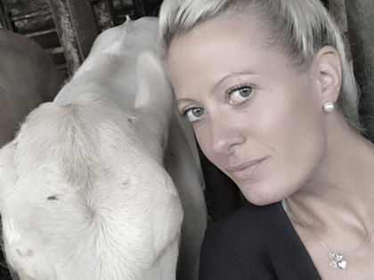 "Bauer sucht Frau"-Star Denise Munding: Schock! Bulle schleudert sie 3 Meter durch die Luft