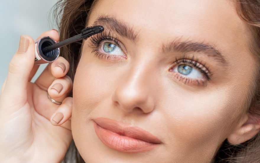 Mascara: Diese Drogerie-Wimperntusche kurbelt das Wachstum an – und ist 20% reduziert