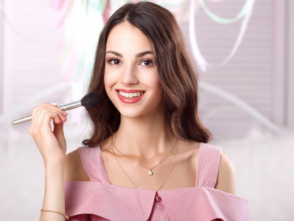 Barbie Glow Blush: In 2 Minuten zum Make-up-Trend des Sommers