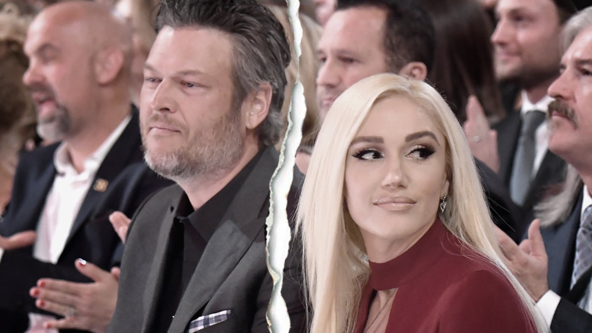 Gwen Stefani und Blake Shelton schauen weg, ein Riss ist zwischen ihnen zu sehen