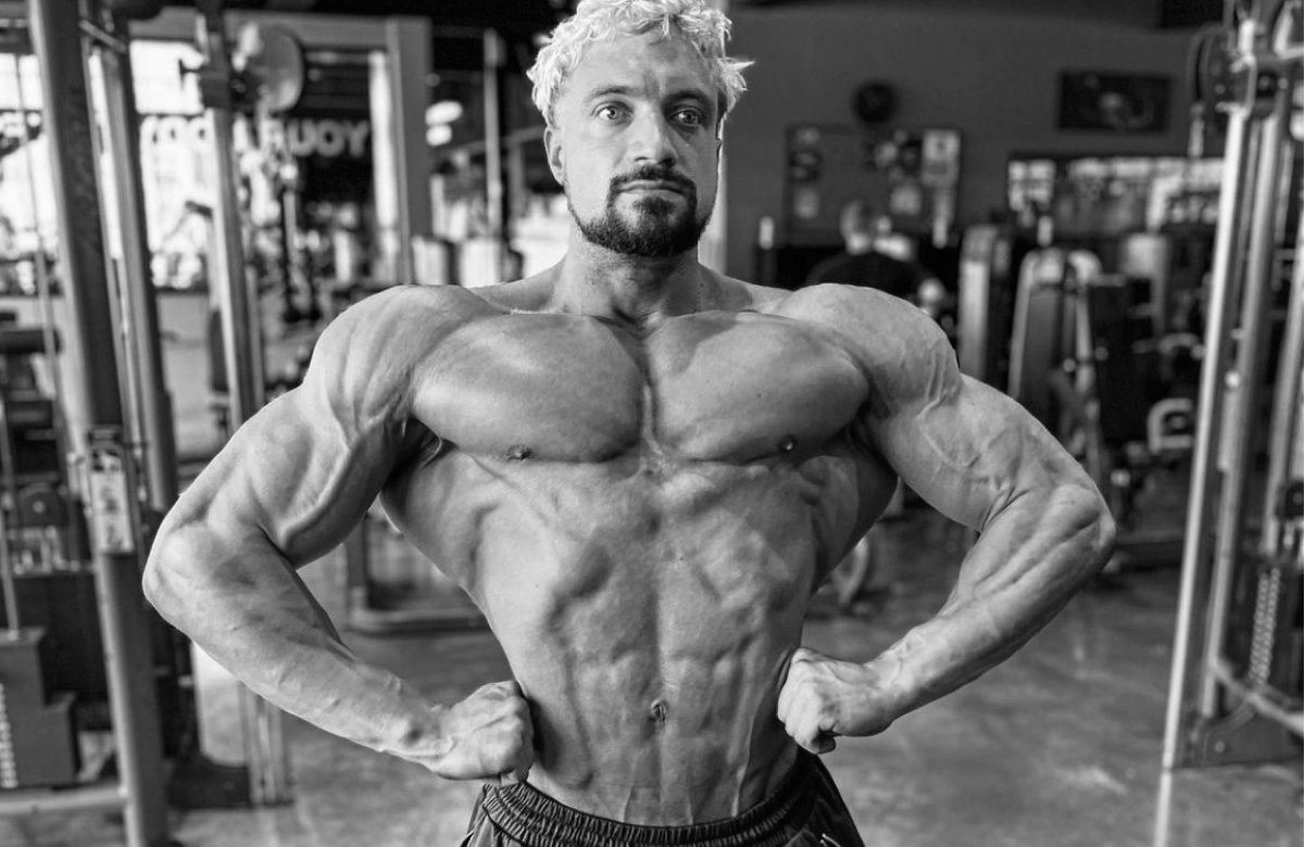 Johannes Lindner "Joesthetics" Selfie im Fitnessstudio