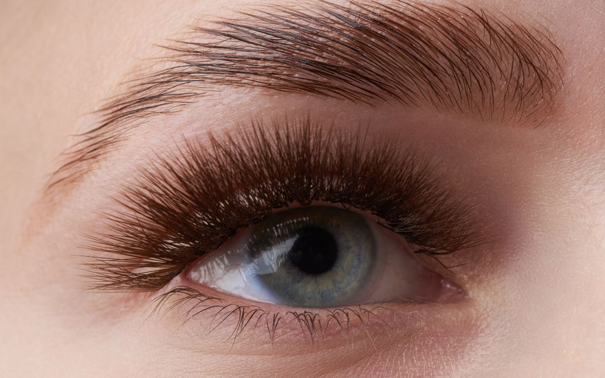 Lange Wimpern: Dieses Wimpernserum sorgt für Rekord-Ergebnisse