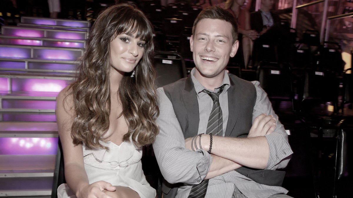 Lea Michele und Cory Monteith sitzen zusammen