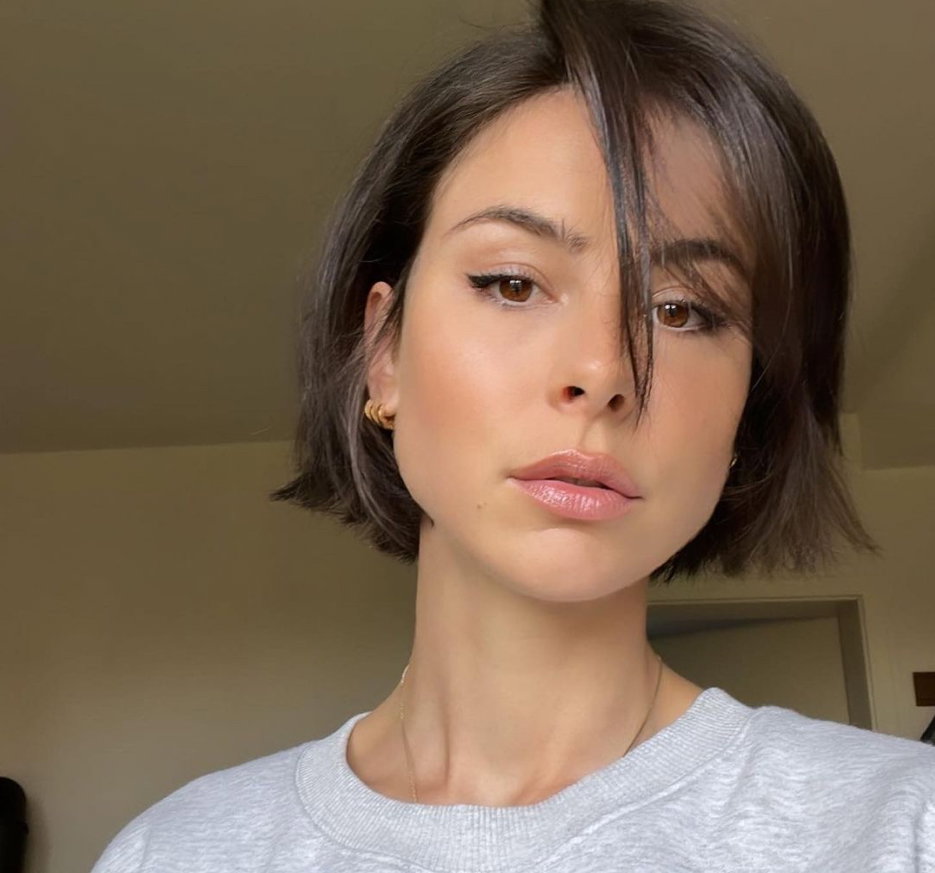 Lena Meyer-Landrut macht ein Selfie mit ihren kurzen Haaren