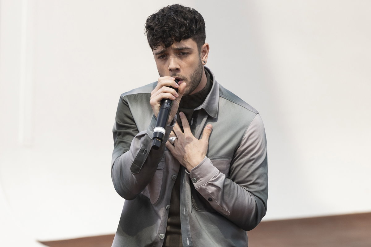 Luca Hänni singt auf der Bühne